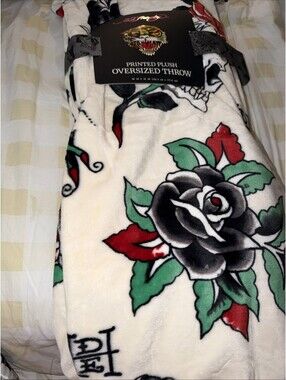 Ed Hardy Plush Throw 60x70 White Red Roses Black Roses Skull NWT